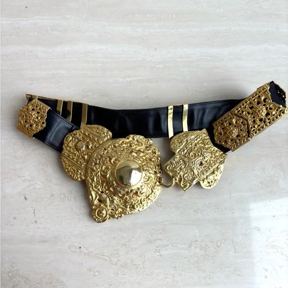 Vintage Roberta di Camerino Black Leather and Gold Heavy Brass Designer Belt Vintage Roberta di Camerino Black Leather and Gold Heavy  main image 2